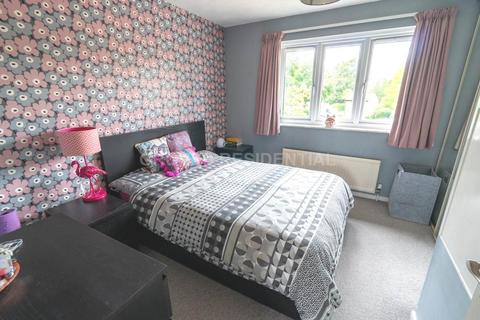 29 Cheltenham Close, New Malden, KT3 3EY