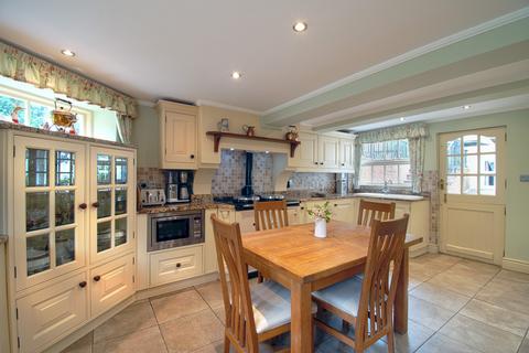 5 bedroom detached house for sale, Winwood Heath Road Halesowen, Worcestershire, B62 0LU