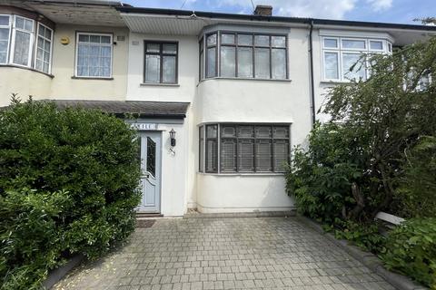 4 bedroom terraced house to rent, Inverness Drive, Hainault IG6