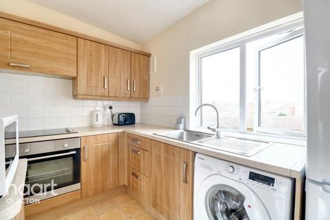 3 bedroom maisonette for sale, Rosemary Road, Clacton-On-Sea