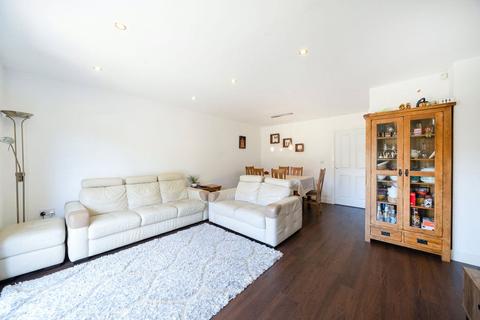 3 bedroom semi-detached house for sale, Bateson Drive, Watford WD25