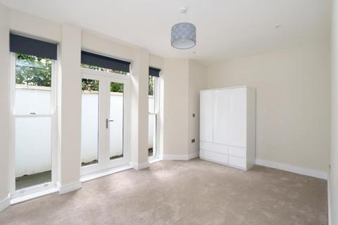 2 bedroom apartment to rent, 3 Oak Hill, Surbiton KT6