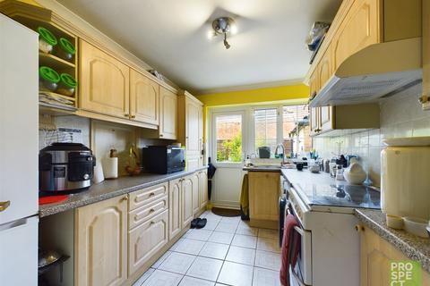 2 bedroom bungalow for sale, St. Michaels Road, Sandhurst, Berkshire, GU47