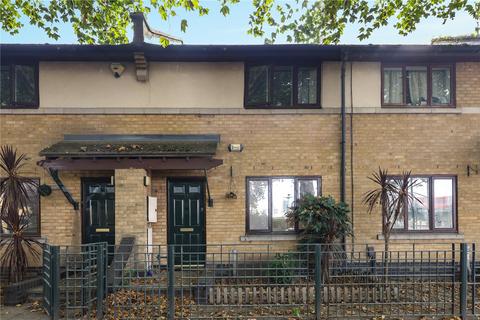 3 bedroom terraced house to rent, Britannia Gate, London, E16