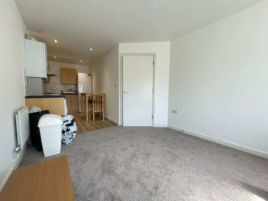 Apartment in Harrow - View 4