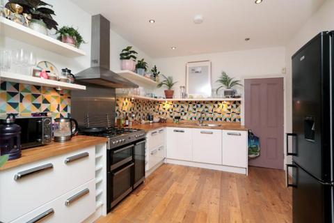 2 bedroom apartment to rent, 11 Victoria Avenue, Surbiton KT6