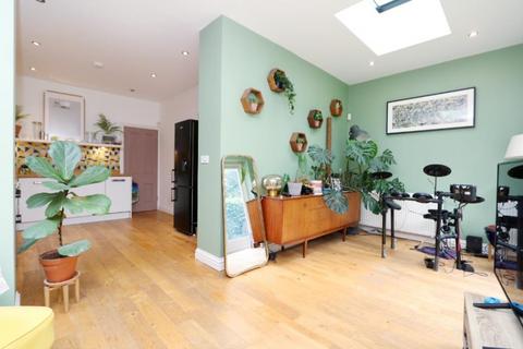 2 bedroom apartment to rent, 11 Victoria Avenue, Surbiton KT6