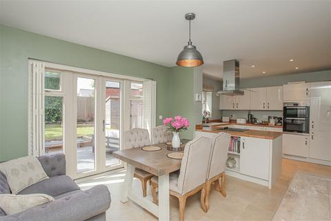 4 bedroom detached house for sale, George Parish Road, Banbury