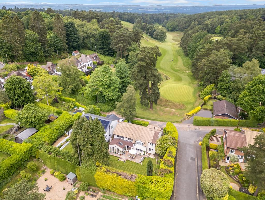 Hindhead, Surrey GU26 5 bed detached house for sale £1,225,000