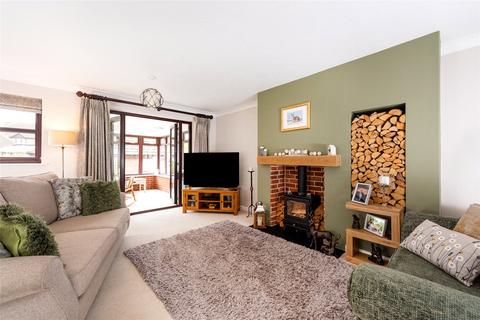4 bedroom detached house to rent, Quainton Road, North Marston, Buckingham, Buckinghamshire, MK18