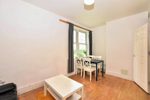 3 bedroom flat to rent, Swan Mead Southwark SE1