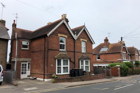 3 bedroom semi-detached house to rent, Nunnery Fields, Canterbury