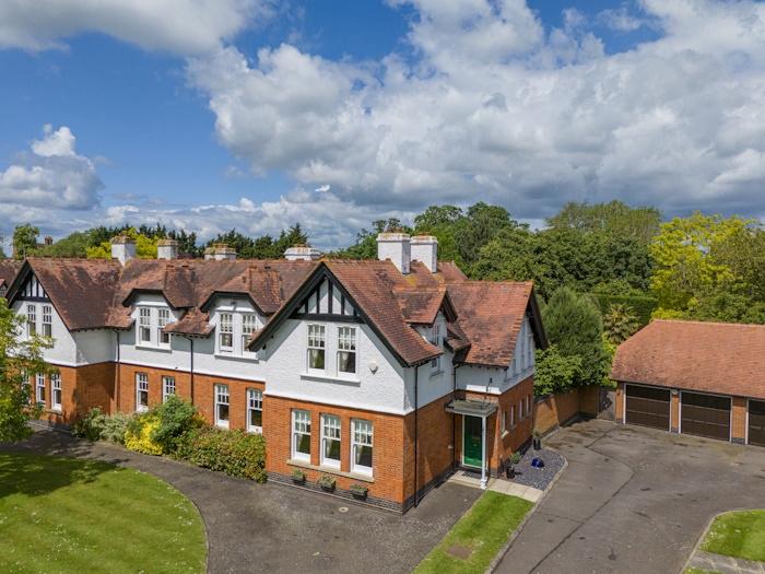 Great Stony Park, Ongar, CM5 4 bed semidetached house for sale £