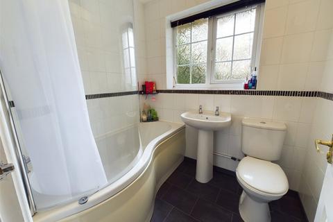 16 Drapers Close, Worcester, WR4 9XU