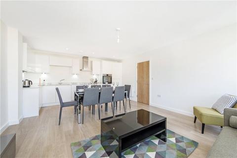 2 bedroom apartment to rent, High Road, London, N12