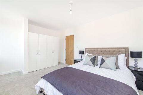 2 bedroom apartment to rent, High Road, London, N12