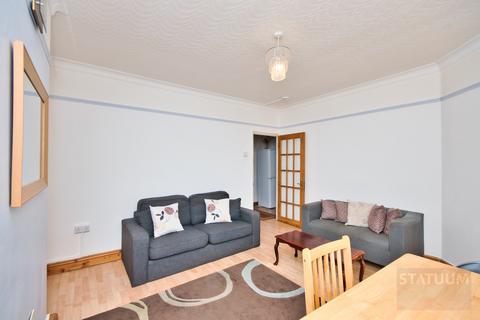 3 bedroom flat to rent, Clarence Road, Hackney Central, London, E5