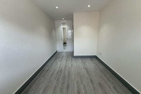 1 bedroom flat to rent, 3 Elmhurst Avenue, Mitcham CR4