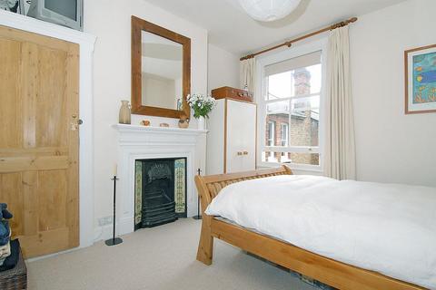 2 bedroom maisonette to rent, Trouville Road Clapham SW4