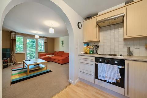 2 bedroom apartment to rent, London Road,  Newbury,  RG14