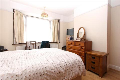 3 bedroom house to rent, Latymer Road, London, N9
