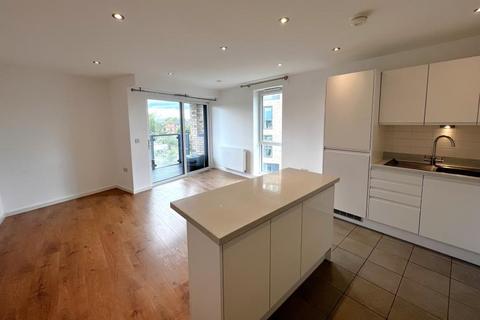 3 bedroom apartment to rent, Warlingham House, Addlestone KT15