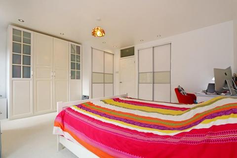 2 bedroom terraced house to rent, Oak Hill Crescent, Surbiton KT6