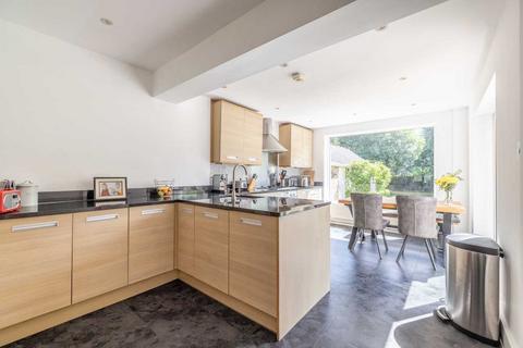 5 Riverside, Wraysbury, Staines, TW19 5JN