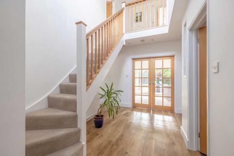 5 Riverside, Wraysbury, Staines, TW19 5JN