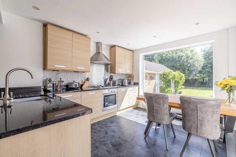 5 Riverside, Wraysbury, Staines, TW19 5JN
