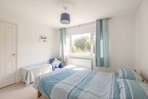 5 Riverside, Wraysbury, Staines, TW19 5JN