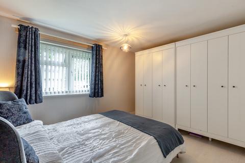 2 bedroom flat for sale, The Knares, Basildon, Essex