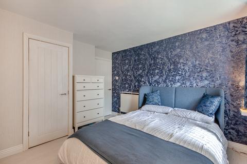 2 bedroom flat for sale, The Knares, Basildon, Essex