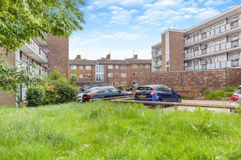 2 bedroom flat for sale, The Knares, Basildon, Essex