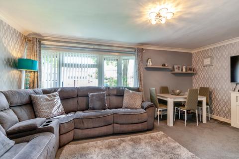 2 bedroom flat for sale, The Knares, Basildon, Essex