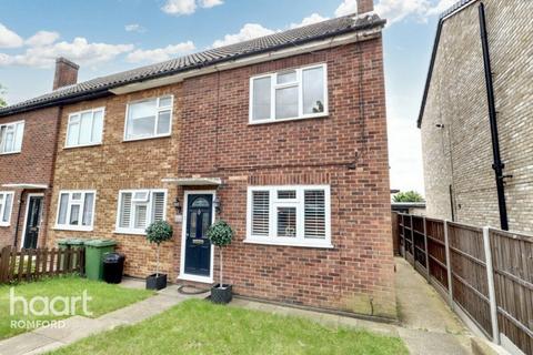 2 bedroom maisonette for sale, Mowbrays Road, Romford