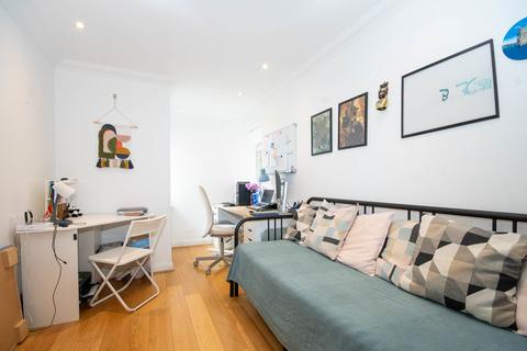 2 bedroom apartment for sale, Regents Court, Pinner HA5