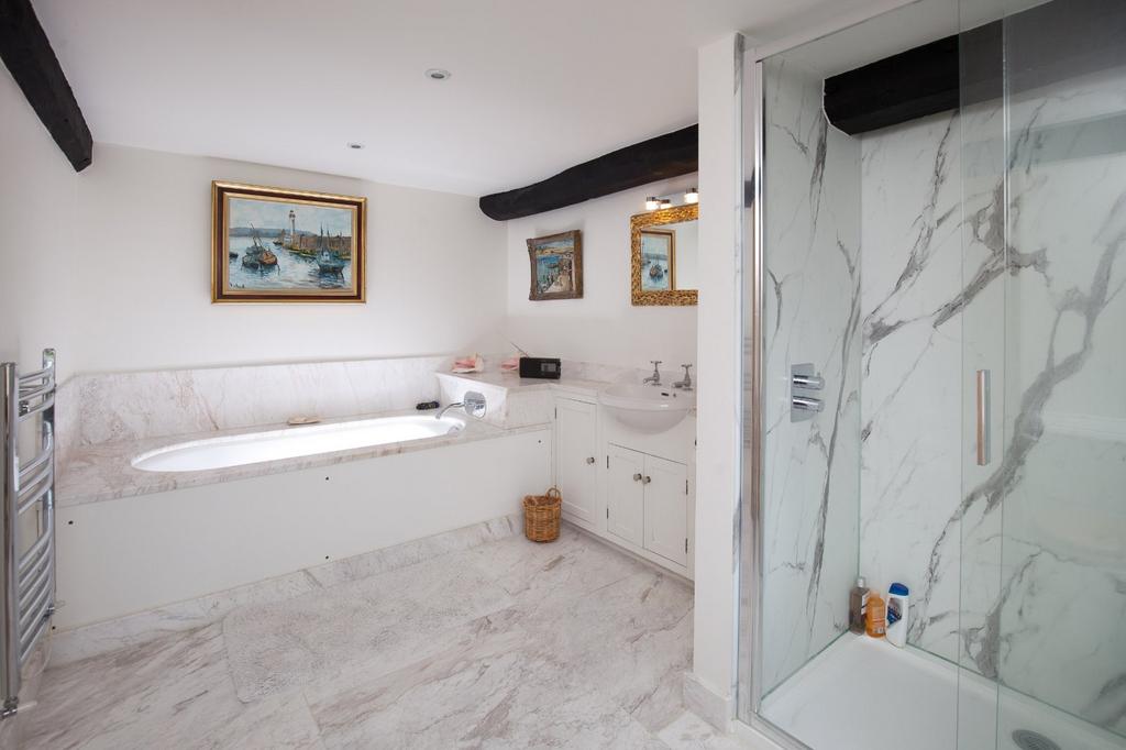 En Suite Bathroom