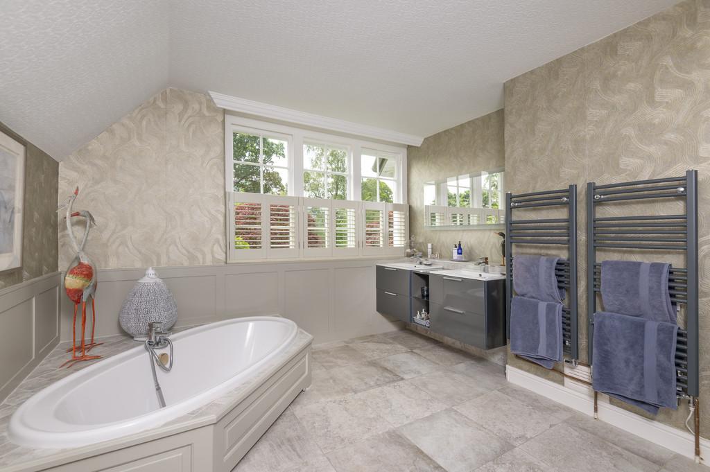 Master Bedroom En-Suite