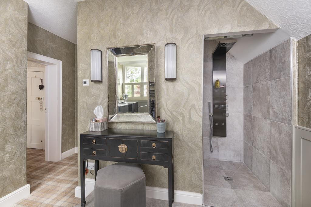 Master Bedroom En-Suite