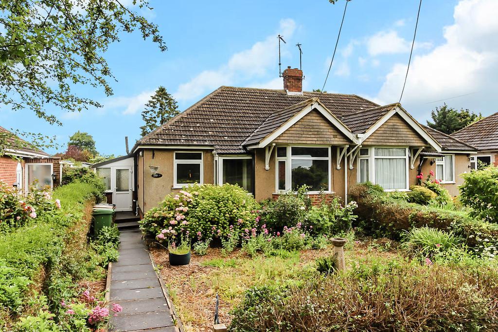 Wollaston Road, Wellingborough NN29 2 bed semidetached bungalow for