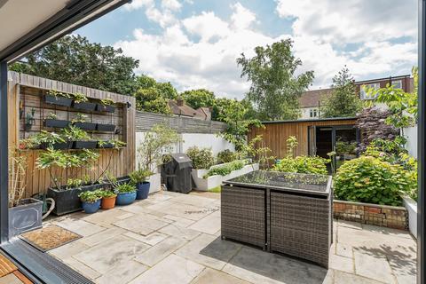 15 Brookside, Carshalton, SM5 3BW