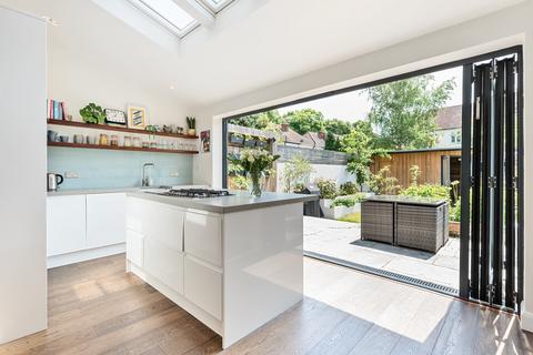 15 Brookside, Carshalton, SM5 3BW