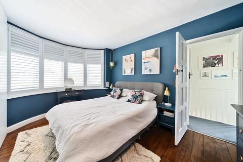 15 Brookside, Carshalton, SM5 3BW