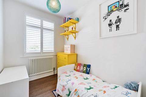 15 Brookside, Carshalton, SM5 3BW