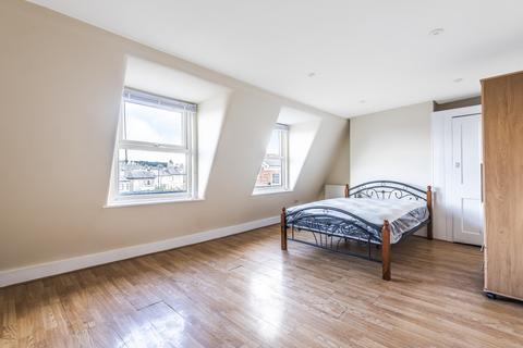 3 bedroom flat to rent, Norwood Road Tulse Hill SE27