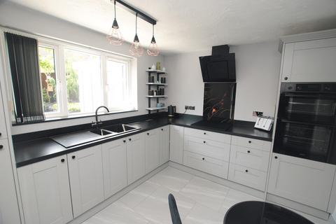 4 bedroom detached house for sale, Arundel Close, Randlay, Telford, TF3 2LX