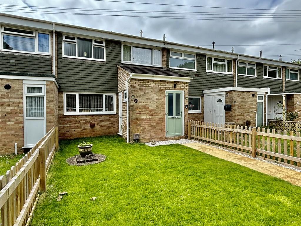 Queens Crescent, Chippenham SN14 3 bed terraced house for sale £285,000