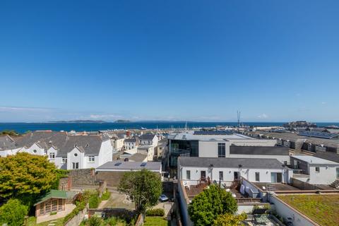 3 bedroom terraced house for sale, Les Canichers, St Peter Port