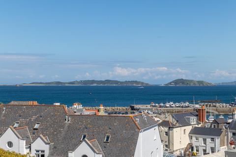 3 bedroom terraced house for sale, Les Canichers, St Peter Port